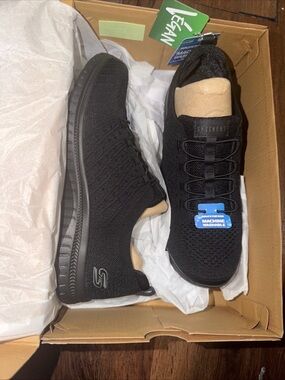 Skechers Womens Virtue Black Walking Athletic Black Sz 10